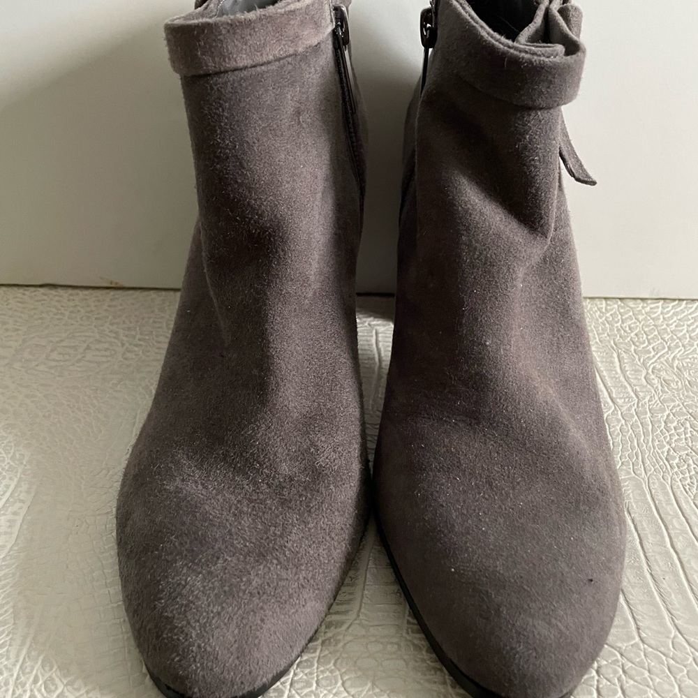 Bandolino grey suede ankle boots